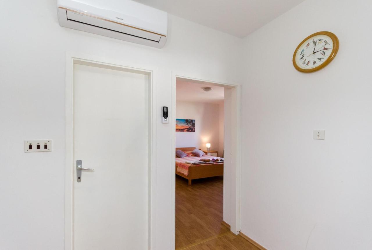 Apartments Luka Супетарска Драга Екстериор снимка