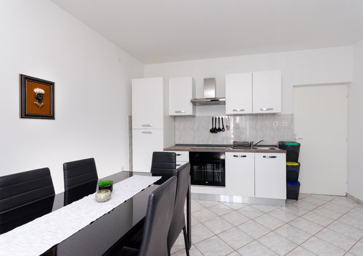 Apartments Luka Супетарска Драга Екстериор снимка