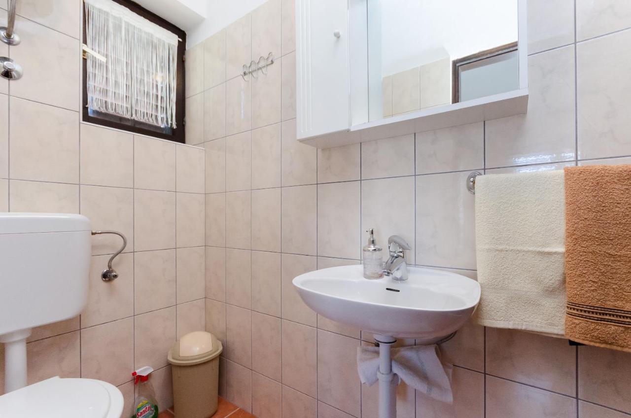 Apartments Luka Супетарска Драга Екстериор снимка