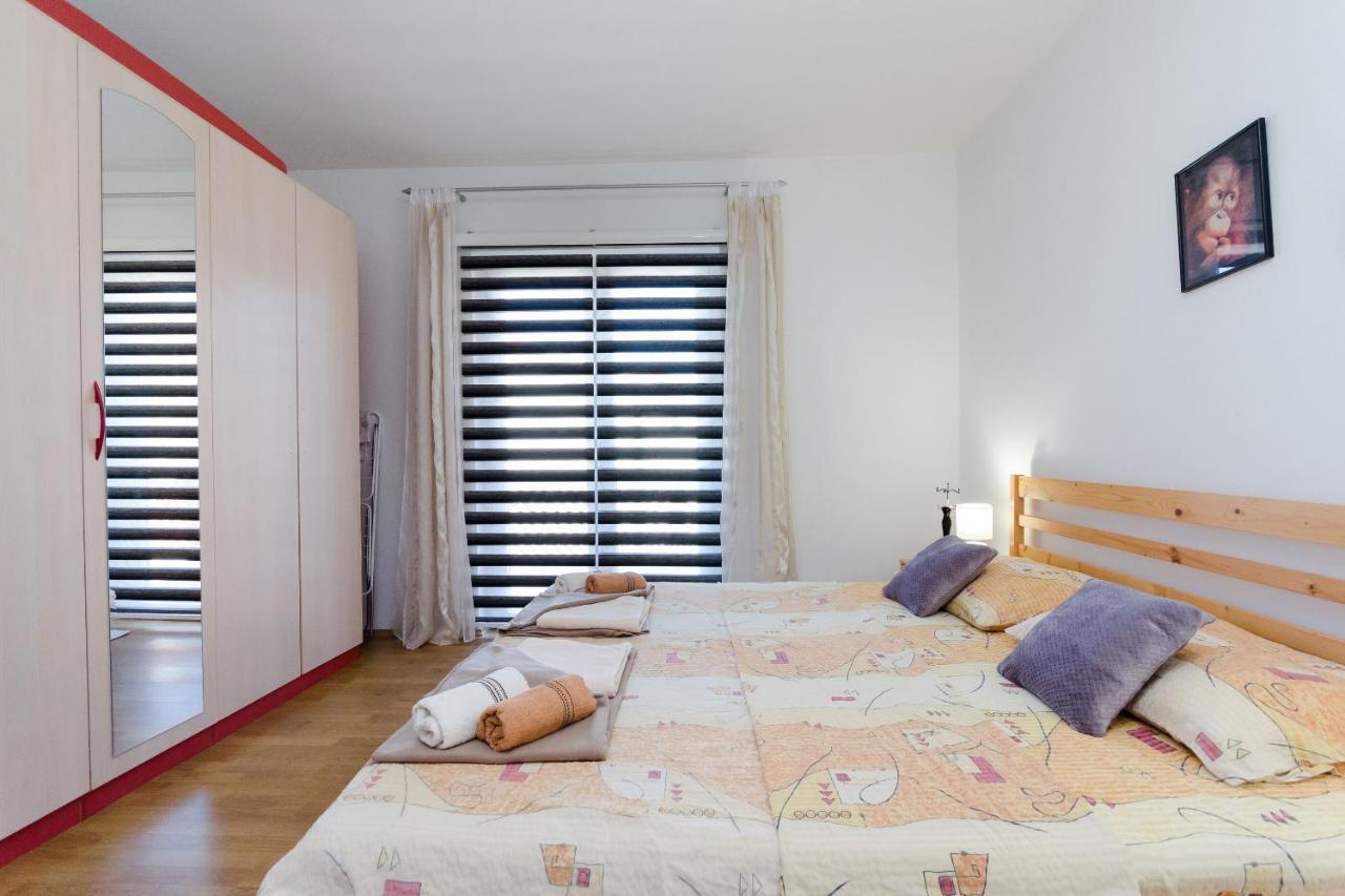 Apartments Luka Супетарска Драга Екстериор снимка