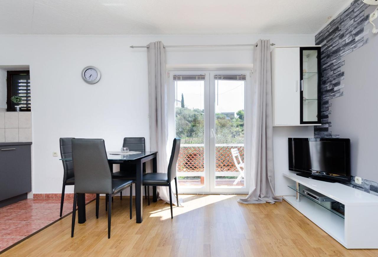 Apartments Luka Супетарска Драга Екстериор снимка